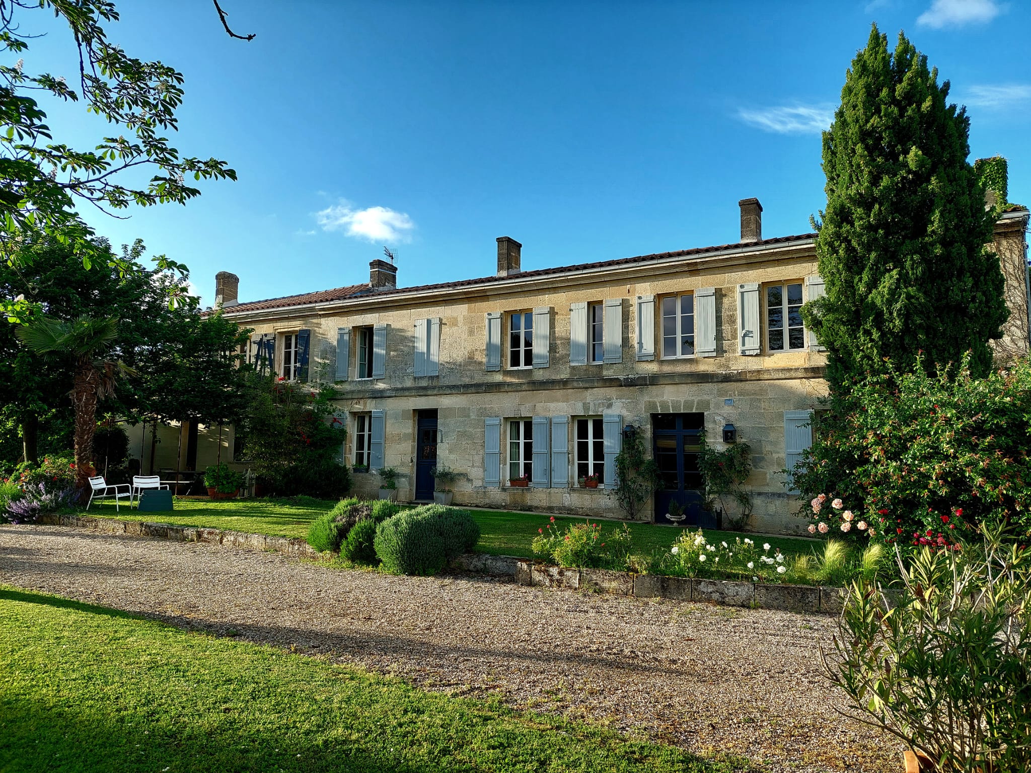 Vue de face du Château Martinat, propriété viticole à Lansac en Côtes de Bourg